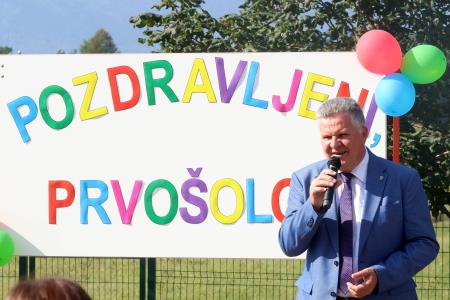 PRVI ŠOLSKI DAN BEGUNJE 08 FOTO LJUBO VUKELIČ